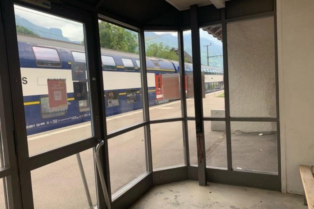 Revier Schlicht Und Bahnsinnig Mitlodi Exteriör bild