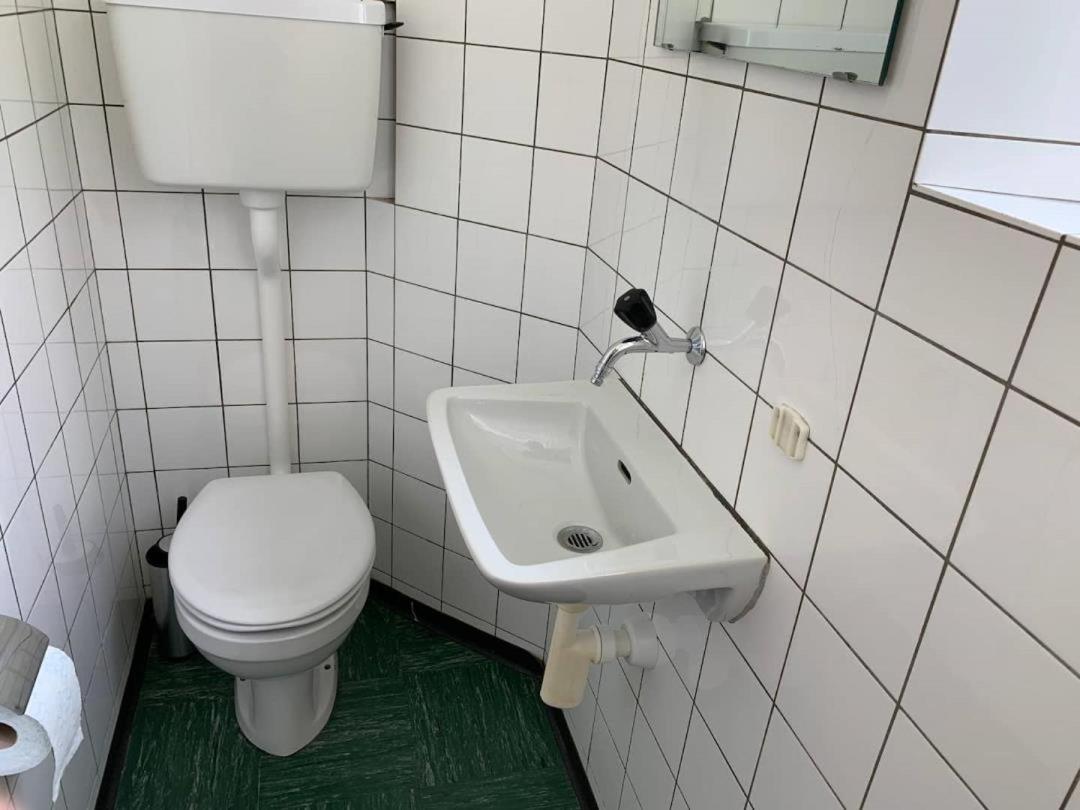 Revier Schlicht Und Bahnsinnig Mitlodi Exteriör bild